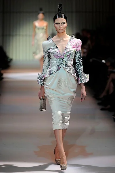 Look 25